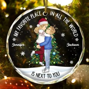 Christmas Couple Kissing My Favorite Place In All The World - Personalized Circle Glass Ornament